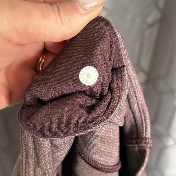 Lululemon Early Extension High Rise Crop Size 8 - Picture 5 of 5